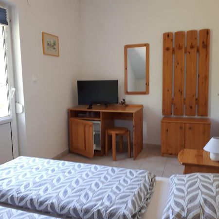 Borkúti Panzió és Apartman Balatonszárszó Esterno foto
