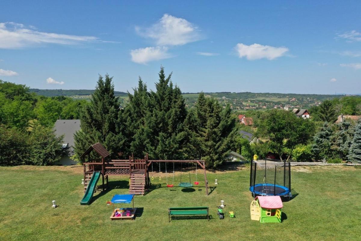 Borkúti Panzió és Apartman Balatonszárszó Esterno foto