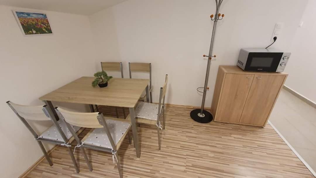 Borkúti Panzió és Apartman Balatonszárszó Esterno foto