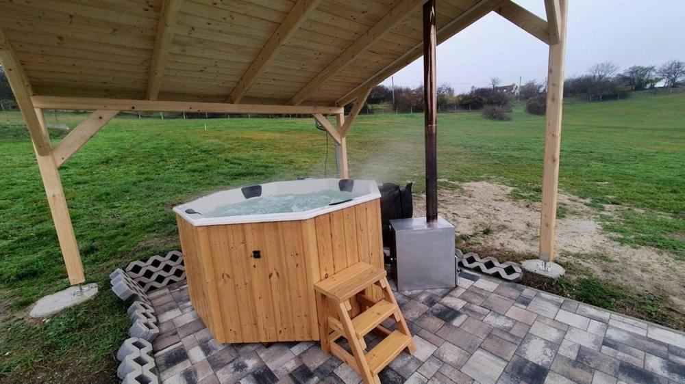 Borkúti Panzió és Apartman Balatonszárszó Esterno foto